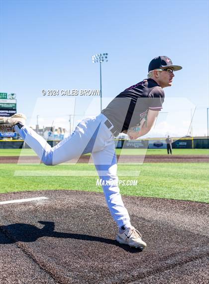 Thumbnail 2 in Maple Mountain vs. Salem Hills (UHSAA 5A Bracket Play) photogallery.