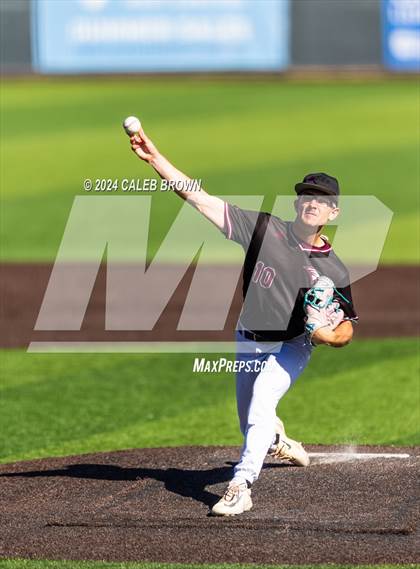 Thumbnail 1 in Maple Mountain vs. Salem Hills (UHSAA 5A Bracket Play) photogallery.