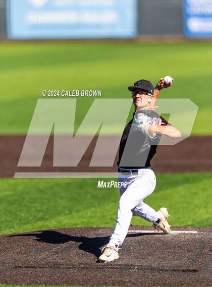 Thumbnail 3 in Maple Mountain vs. Salem Hills (UHSAA 5A Bracket Play) photogallery.