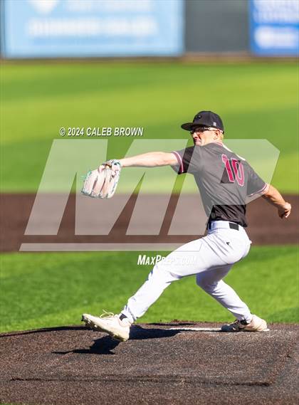 Thumbnail 1 in Maple Mountain vs. Salem Hills (UHSAA 5A Bracket Play) photogallery.