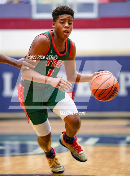 Thumbnail 2 in College Park vs The Woodlands photogallery.