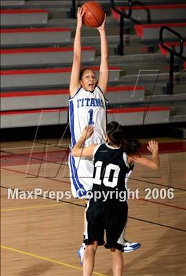 Thumbnail 2 in Stockdale vs. Eastlake (SD Winter Showcase) photogallery.