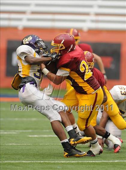 Thumbnail 2 in Ithaca vs. Rochester-East (Syracuse Kickoff Classic) photogallery.
