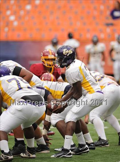 Thumbnail 1 in Ithaca vs. Rochester-East (Syracuse Kickoff Classic) photogallery.