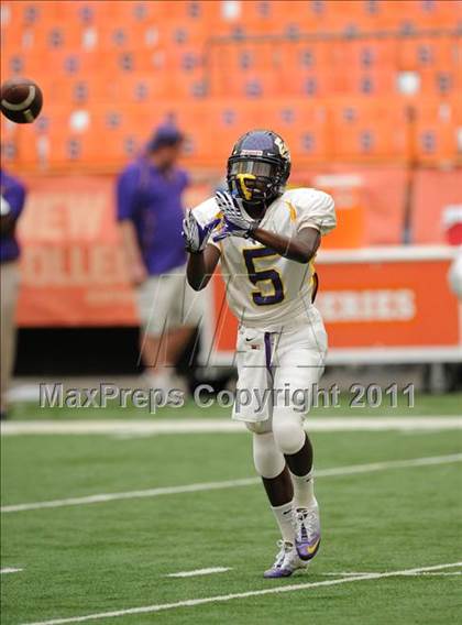 Thumbnail 2 in Ithaca vs. Rochester-East (Syracuse Kickoff Classic) photogallery.