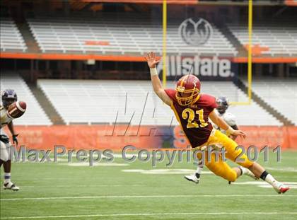 Thumbnail 1 in Ithaca vs. Rochester-East (Syracuse Kickoff Classic) photogallery.