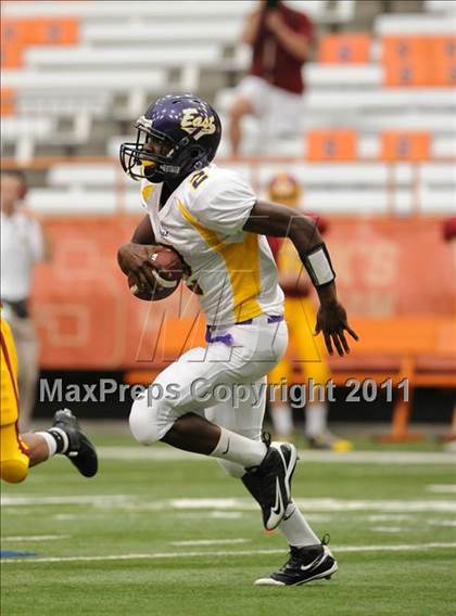 Thumbnail 2 in Ithaca vs. Rochester-East (Syracuse Kickoff Classic) photogallery.