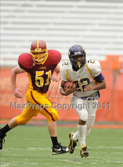 Thumbnail 1 in Ithaca vs. Rochester-East (Syracuse Kickoff Classic) photogallery.