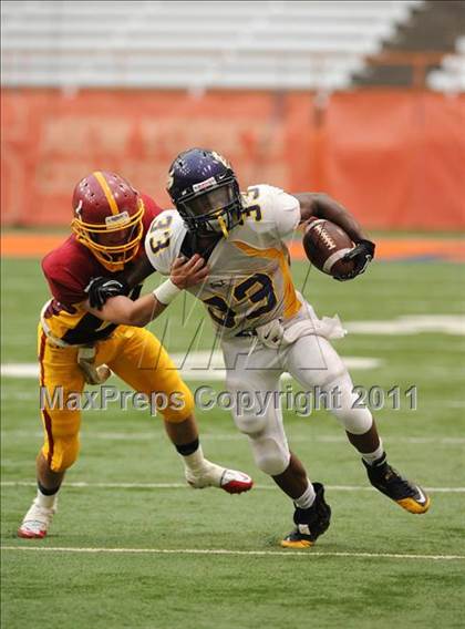 Thumbnail 1 in Ithaca vs. Rochester-East (Syracuse Kickoff Classic) photogallery.