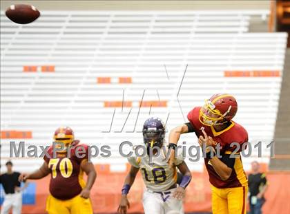 Thumbnail 3 in Ithaca vs. Rochester-East (Syracuse Kickoff Classic) photogallery.