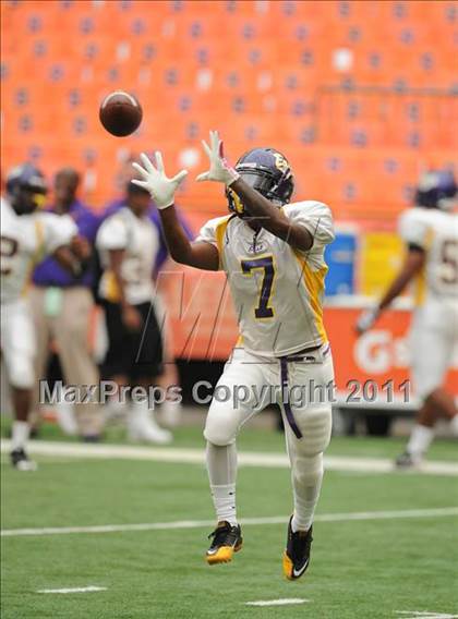 Thumbnail 1 in Ithaca vs. Rochester-East (Syracuse Kickoff Classic) photogallery.