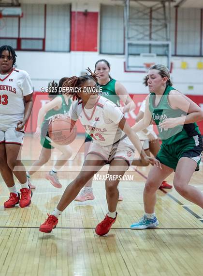 Thumbnail 1 in Farmingdale vs Freeport (Section 8 Class AAA Quartfinals) photogallery.