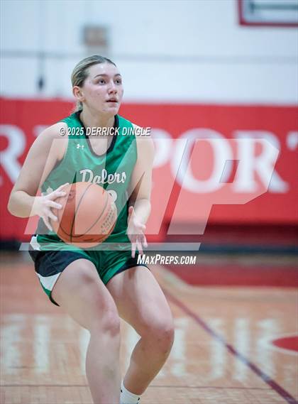 Thumbnail 2 in Farmingdale vs Freeport (Section 8 Class AAA Quartfinals) photogallery.