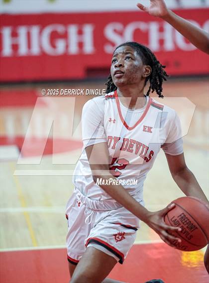 Thumbnail 3 in Farmingdale vs Freeport (Section 8 Class AAA Quartfinals) photogallery.