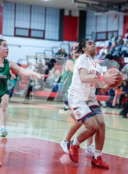 Thumbnail 3 in Farmingdale vs Freeport (Section 8 Class AAA Quartfinals) photogallery.