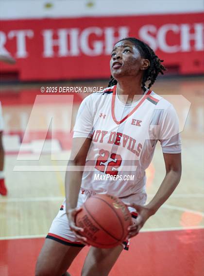 Thumbnail 1 in Farmingdale vs Freeport (Section 8 Class AAA Quartfinals) photogallery.