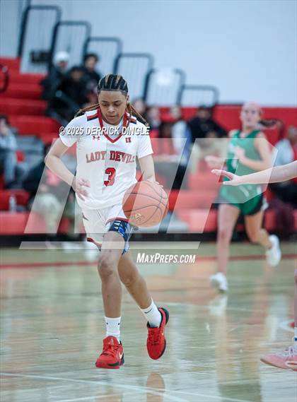 Thumbnail 1 in Farmingdale vs Freeport (Section 8 Class AAA Quartfinals) photogallery.