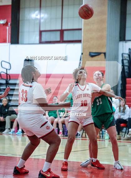 Thumbnail 3 in Farmingdale vs Freeport (Section 8 Class AAA Quartfinals) photogallery.
