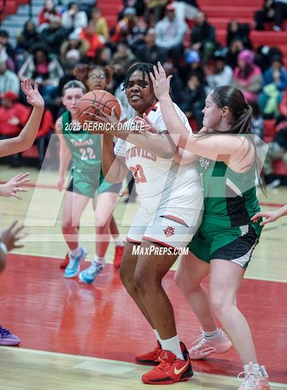 Thumbnail 3 in Farmingdale vs Freeport (Section 8 Class AAA Quartfinals) photogallery.