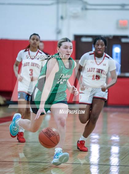 Thumbnail 1 in Farmingdale vs Freeport (Section 8 Class AAA Quartfinals) photogallery.