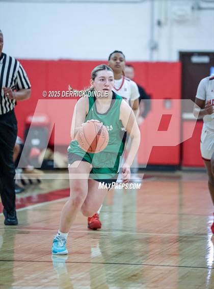 Thumbnail 3 in Farmingdale vs Freeport (Section 8 Class AAA Quartfinals) photogallery.