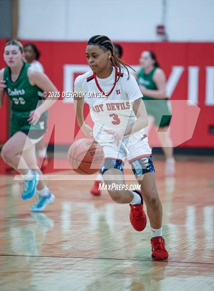 Thumbnail 3 in Farmingdale vs Freeport (Section 8 Class AAA Quartfinals) photogallery.