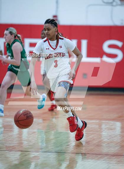 Thumbnail 2 in Farmingdale vs Freeport (Section 8 Class AAA Quartfinals) photogallery.