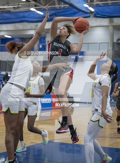 Thumbnail 2 in Sidwell Friends vs. DeSoto photogallery.