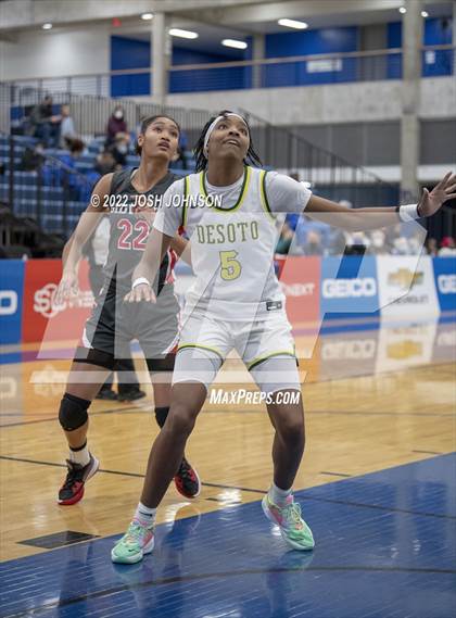 Thumbnail 2 in Sidwell Friends vs. DeSoto photogallery.