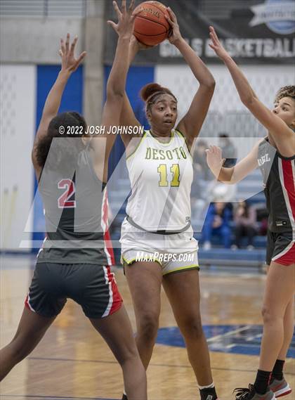 Thumbnail 2 in Sidwell Friends vs. DeSoto photogallery.
