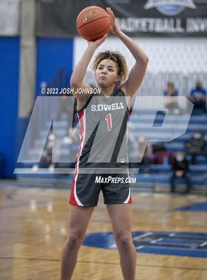 Thumbnail 1 in Sidwell Friends vs. DeSoto photogallery.