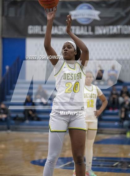 Thumbnail 1 in Sidwell Friends vs. DeSoto photogallery.