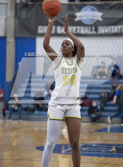 Thumbnail 2 in Sidwell Friends vs. DeSoto photogallery.