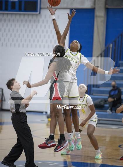 Thumbnail 1 in Sidwell Friends vs. DeSoto photogallery.