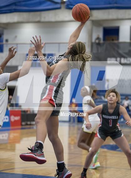Thumbnail 3 in Sidwell Friends vs. DeSoto photogallery.