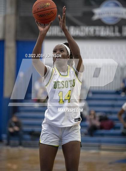 Thumbnail 2 in Sidwell Friends vs. DeSoto photogallery.