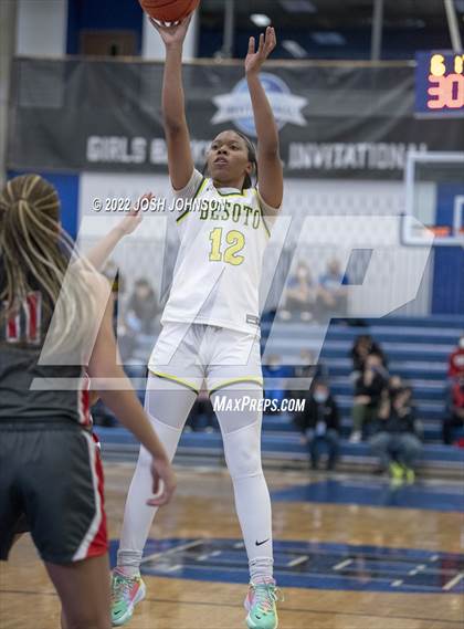 Thumbnail 2 in Sidwell Friends vs. DeSoto photogallery.