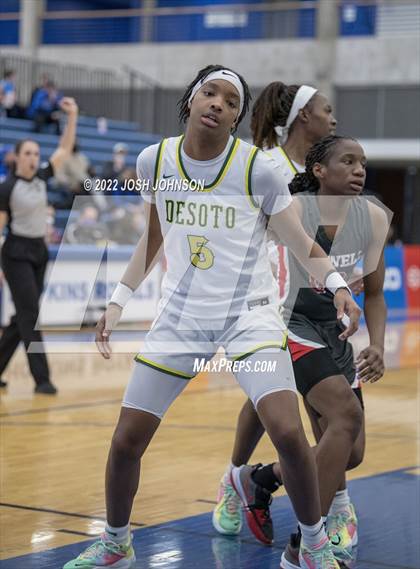 Thumbnail 2 in Sidwell Friends vs. DeSoto photogallery.