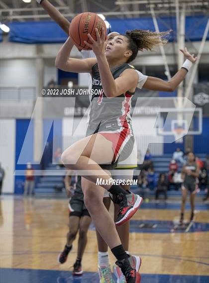 Thumbnail 2 in Sidwell Friends vs. DeSoto photogallery.