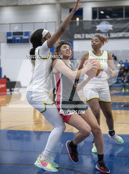 Thumbnail 3 in Sidwell Friends vs. DeSoto photogallery.