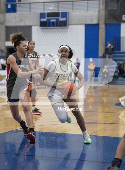 Thumbnail 2 in Sidwell Friends vs. DeSoto photogallery.