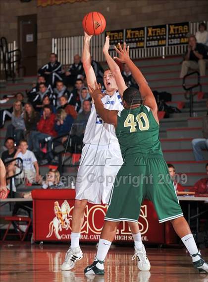 Thumbnail 2 in Poly vs Bingham (MaxPreps Holiday Classic) photogallery.