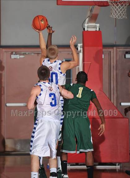 Thumbnail 1 in Poly vs Bingham (MaxPreps Holiday Classic) photogallery.