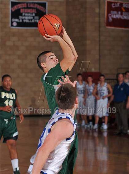 Thumbnail 3 in Poly vs Bingham (MaxPreps Holiday Classic) photogallery.