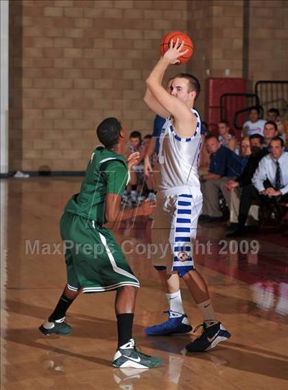 Thumbnail 3 in Poly vs Bingham (MaxPreps Holiday Classic) photogallery.