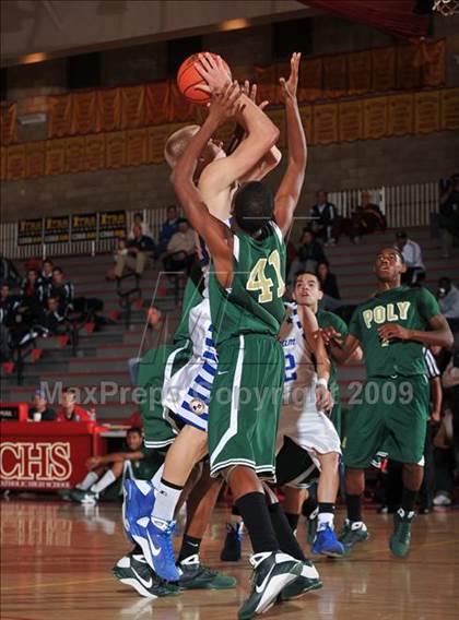 Thumbnail 1 in Poly vs Bingham (MaxPreps Holiday Classic) photogallery.