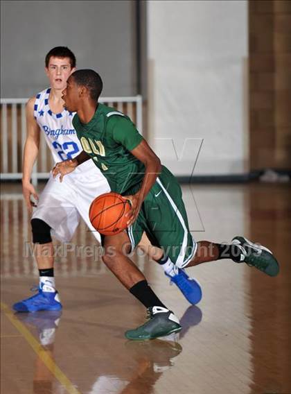 Thumbnail 3 in Poly vs Bingham (MaxPreps Holiday Classic) photogallery.