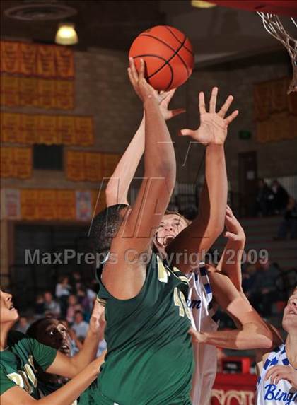Thumbnail 2 in Poly vs Bingham (MaxPreps Holiday Classic) photogallery.