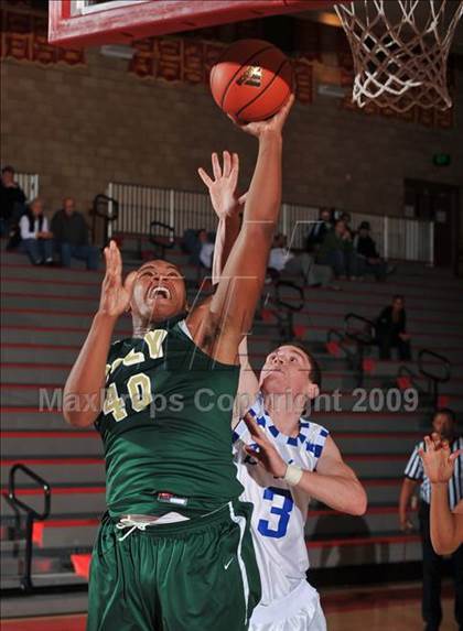 Thumbnail 2 in Poly vs Bingham (MaxPreps Holiday Classic) photogallery.