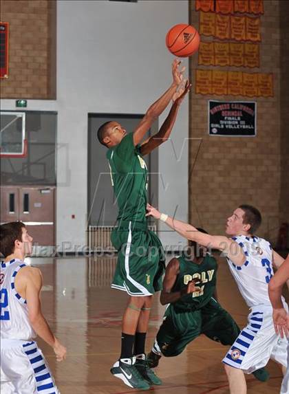 Thumbnail 2 in Poly vs Bingham (MaxPreps Holiday Classic) photogallery.